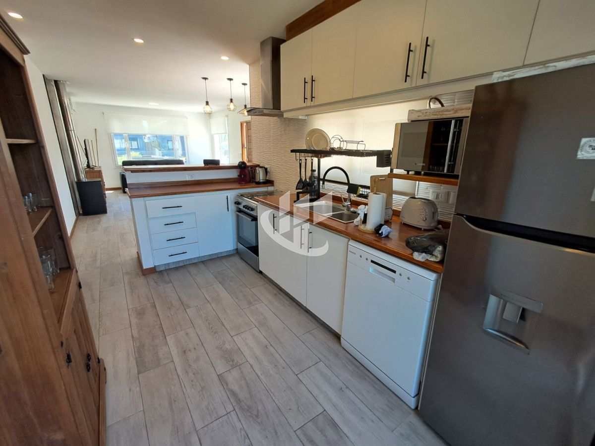 Casa ID.2391 - PUNTA DEL ESTE PARQUE BURNETT 2 DORMITORIOS 2 BAÑOS