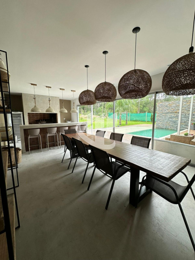 Casa ID.2405 - Alquiler de Verano, 3 dormitorios con piscina climatizada, Burnett, Punta del Este