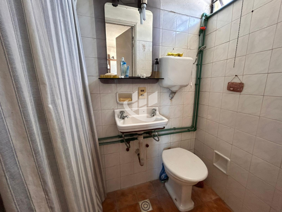 Casa ID.2460 - Casa 3 Dorm. En Venta en Pocitos con Garaje, Patio, Barbacoa y Azotea