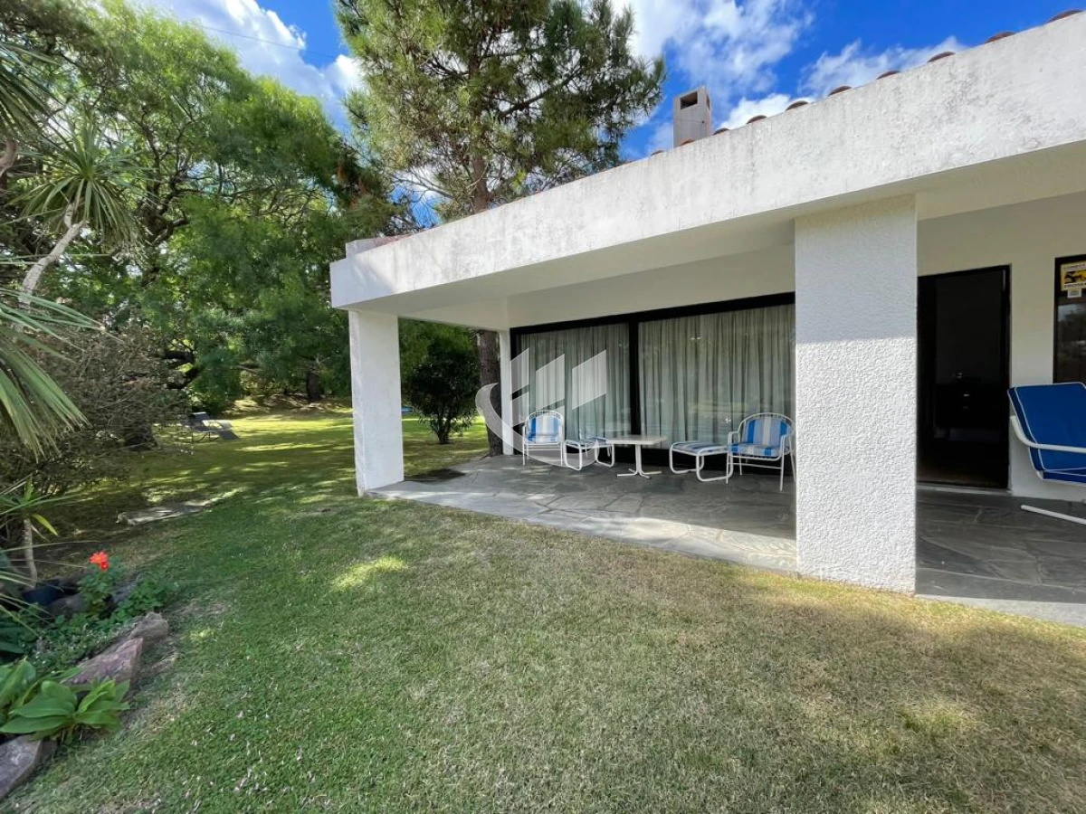 Casa ID.1918 - PUNTA DEL ESTE MANSA CASA 4 DORMITORIOS AMPLIO TERRENO EN VENTA