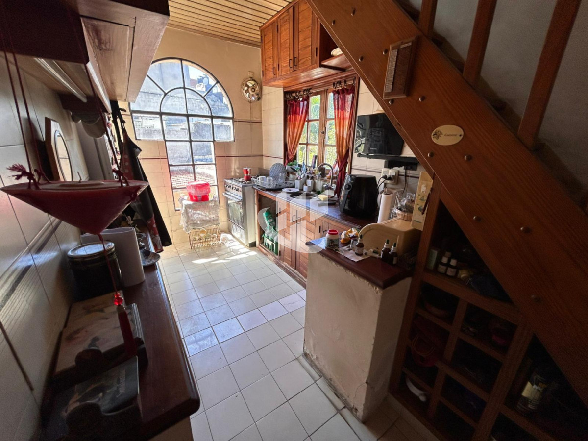 Casa ID.2460 - Casa 3 Dorm. En Venta en Pocitos con Garaje, Patio, Barbacoa y Azotea