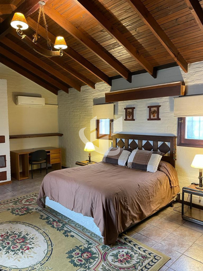 Casa ID.2501 - PUNTA DEL ESTE BARRIO MARLY 4 DORMITORIOS PISCINA ALQUILER ANUAL Y TEMPORADA