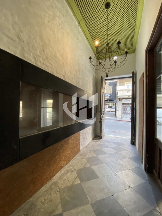 Casa ID.1022 - Venta casa con local al frente ideal para empresa 