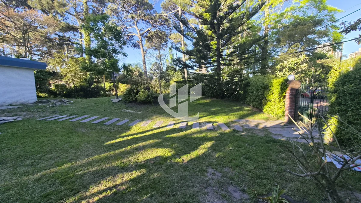 Casa ID.2406 - PUNTA DEL ESTE MANSA 5 DORMITORIOS 3 BAÑOS SE ALQUILA ENERO
