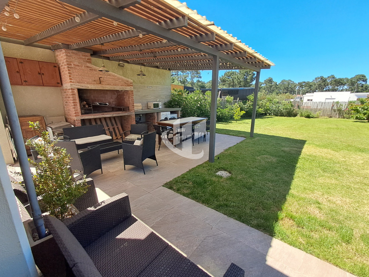 Casa ID.2391 - PUNTA DEL ESTE PARQUE BURNETT 2 DORMITORIOS 2 BAÑOS