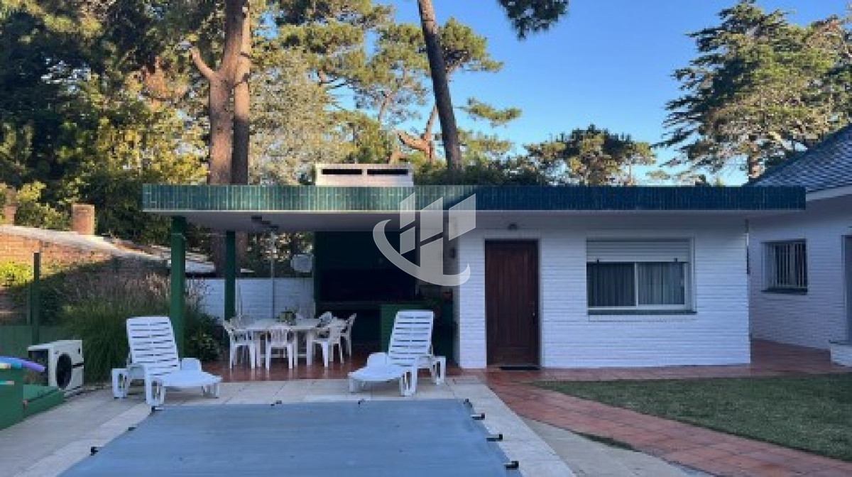 Casa ID.1680 - Alquiler de verano, 4 dormitorios, 3 baños, piscina climatizada, Mansa, Punta del Este