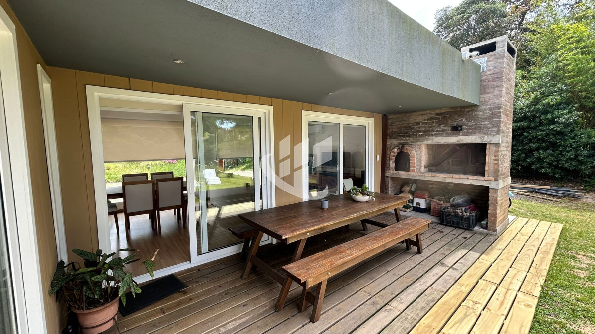 Casa ID.2350 - Alquiler temporada Casa 2 dormitorios, zona Playa Brava, Punta del este.