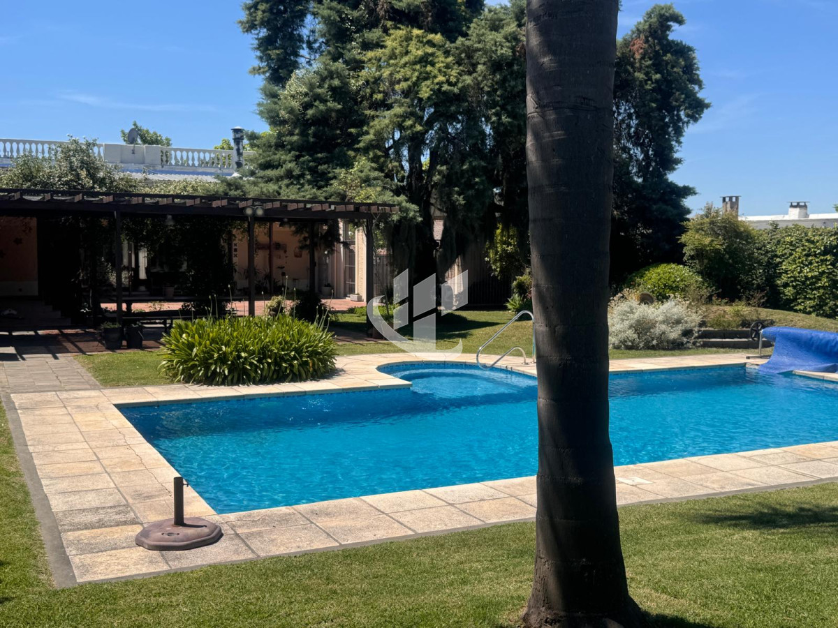 Casa ID.1419 - CASA CENTRICA EN MERCEDES LISTA PARA INGRESAR, CON 1.000 M2 DE TERRENO