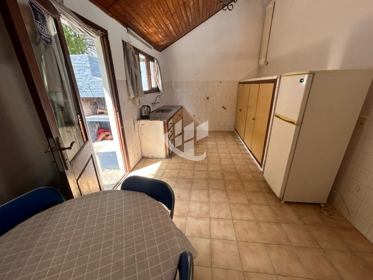 Casa ID.2410 - Casa en alquiler anual 2 Dormitorios, Jardines de Córdoba, Punta del Este