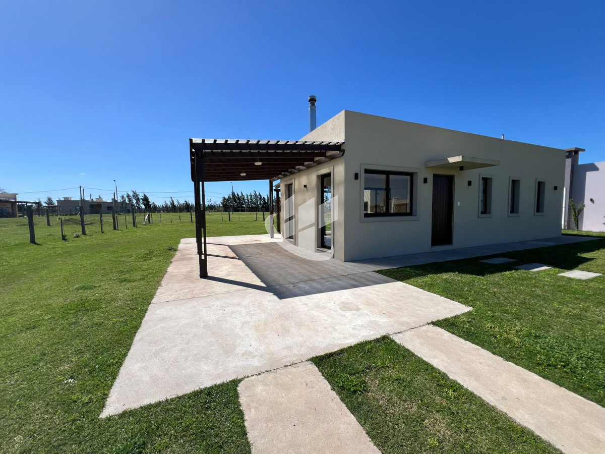 Casa ID.924 - CASA 2 DORMITORIOS EN BARRIO JARDINES DEL HUM 