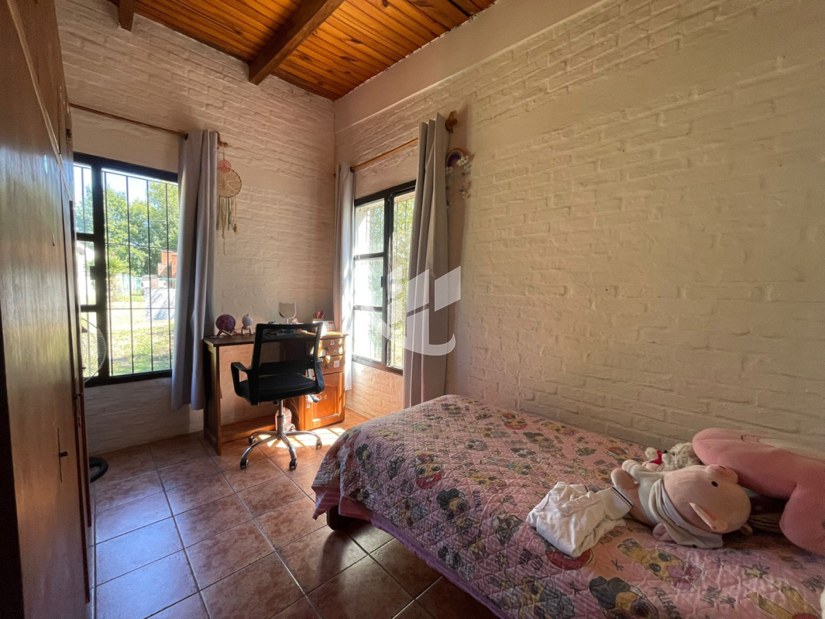 Casa ID.2525 - COMODIDAD Y ESPACIO: CASA DE 3 DORMITORIOS CON GRAN FONDO