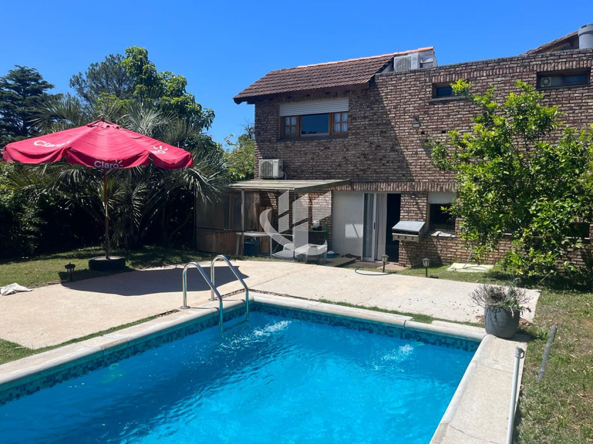 Casa ID.978 - ALQUILER CASA  ANUAL PUNTA DEL ESTE   MODERNA ,PISCINA CLIMATIZADA 