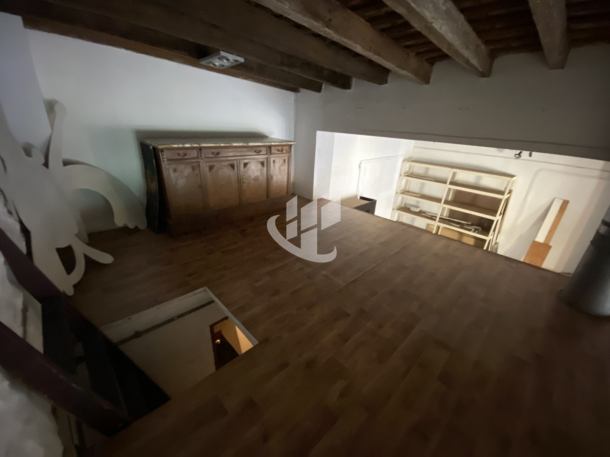 Casa ID.1022 - Venta casa con local al frente ideal para empresa 