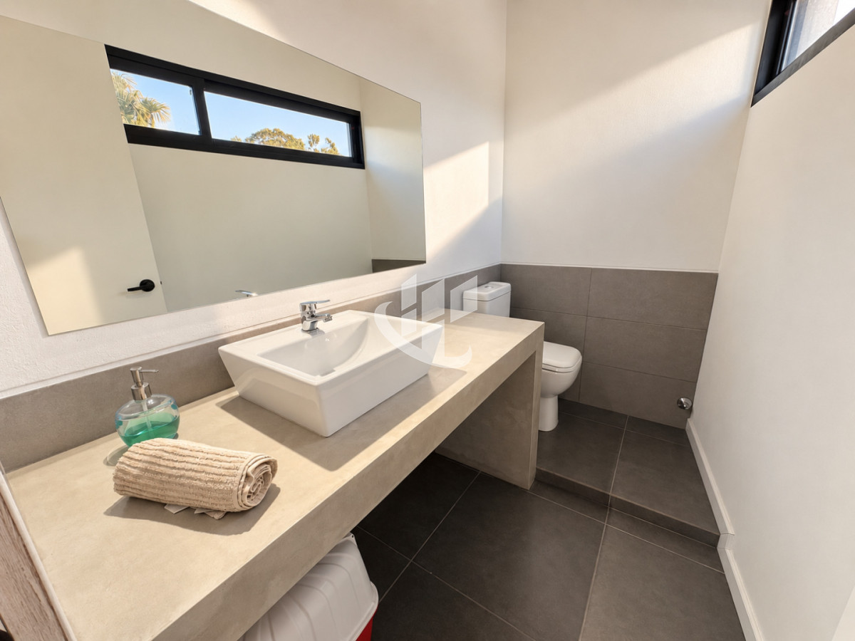 Casa ID.2920 - Casa en Pinares a 100 metros de Playa Mansa - Alquiler Temporada 2027