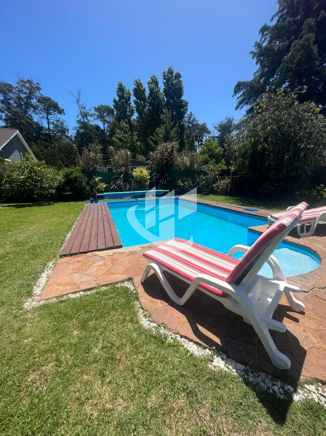 Casa ID.2109 - PUNTA DEL ESTE MARLY CASA DE 4 DORMITORIOS PISCINA EN ALQUILER TEMPORAL