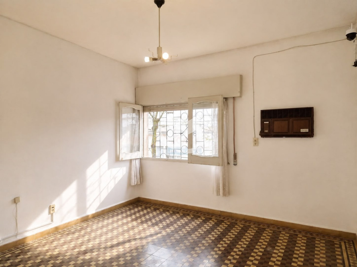 Casa ID.2820 - CASA DE 2 DORMITORIOS CON MUCHO POTENCIAL