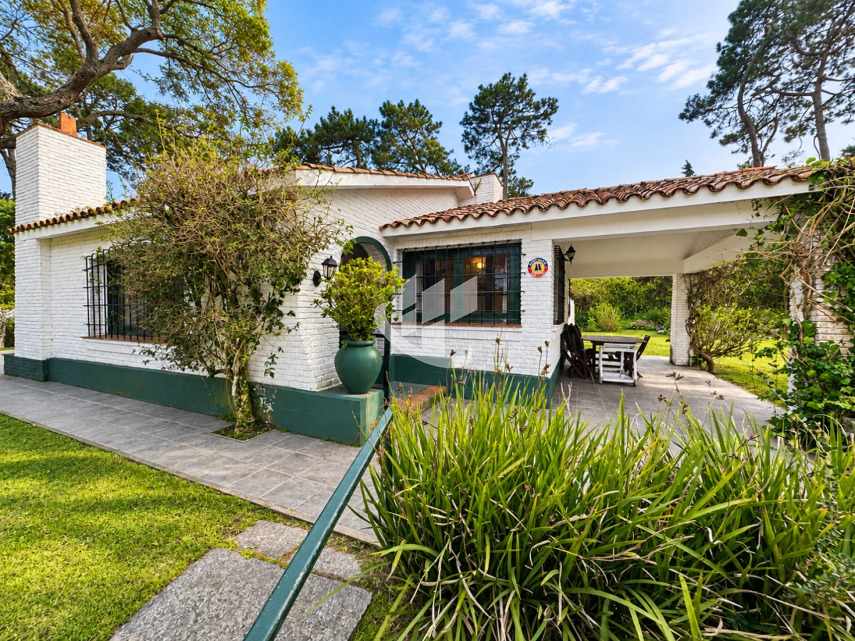Casa ID.2889 - PUNTA DEL ESTE LUGANO AMPLIA CASA PARA 10 PERSONAS EN ALQUILER DE TEMPORADA