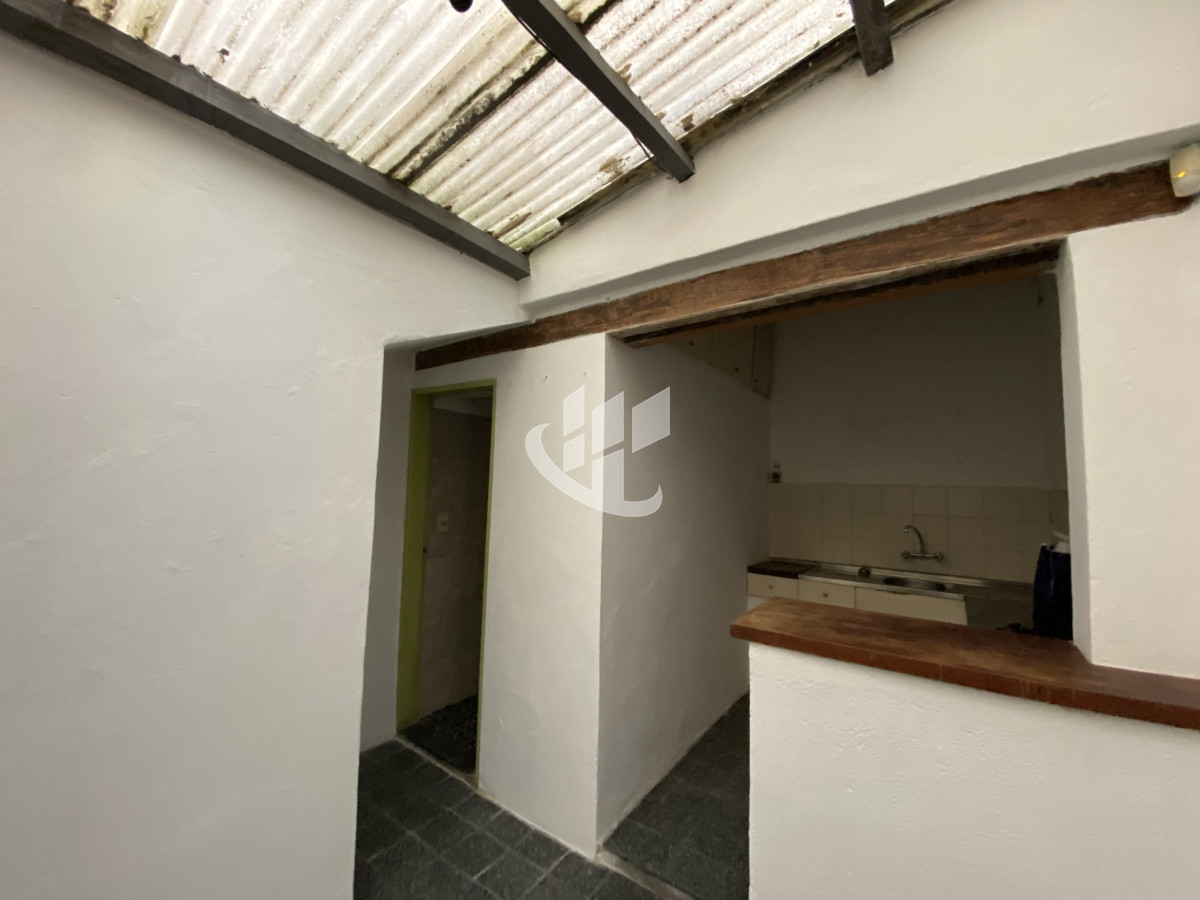 Casa ID.1022 - Venta casa con local al frente ideal para empresa 