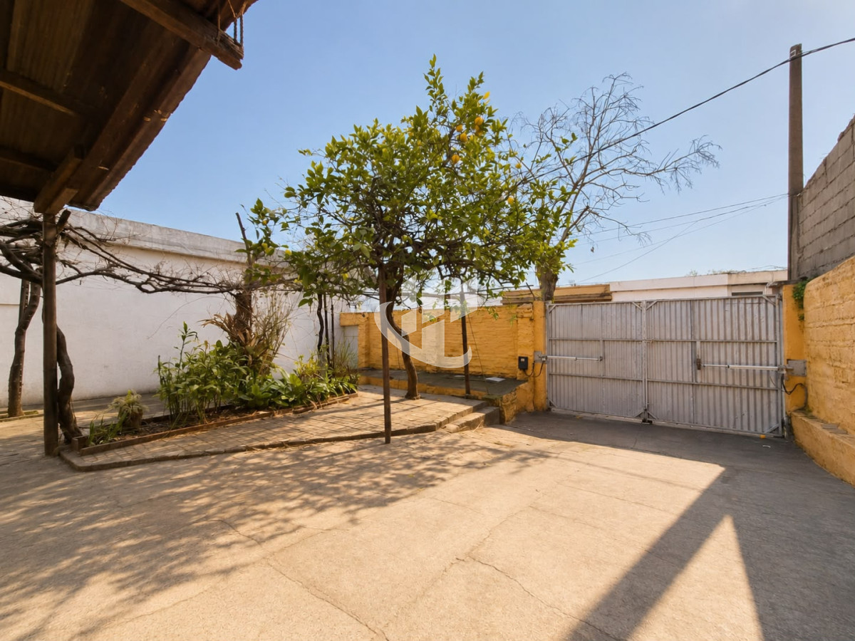 Casa ID.2820 - CASA DE 2 DORMITORIOS CON MUCHO POTENCIAL
