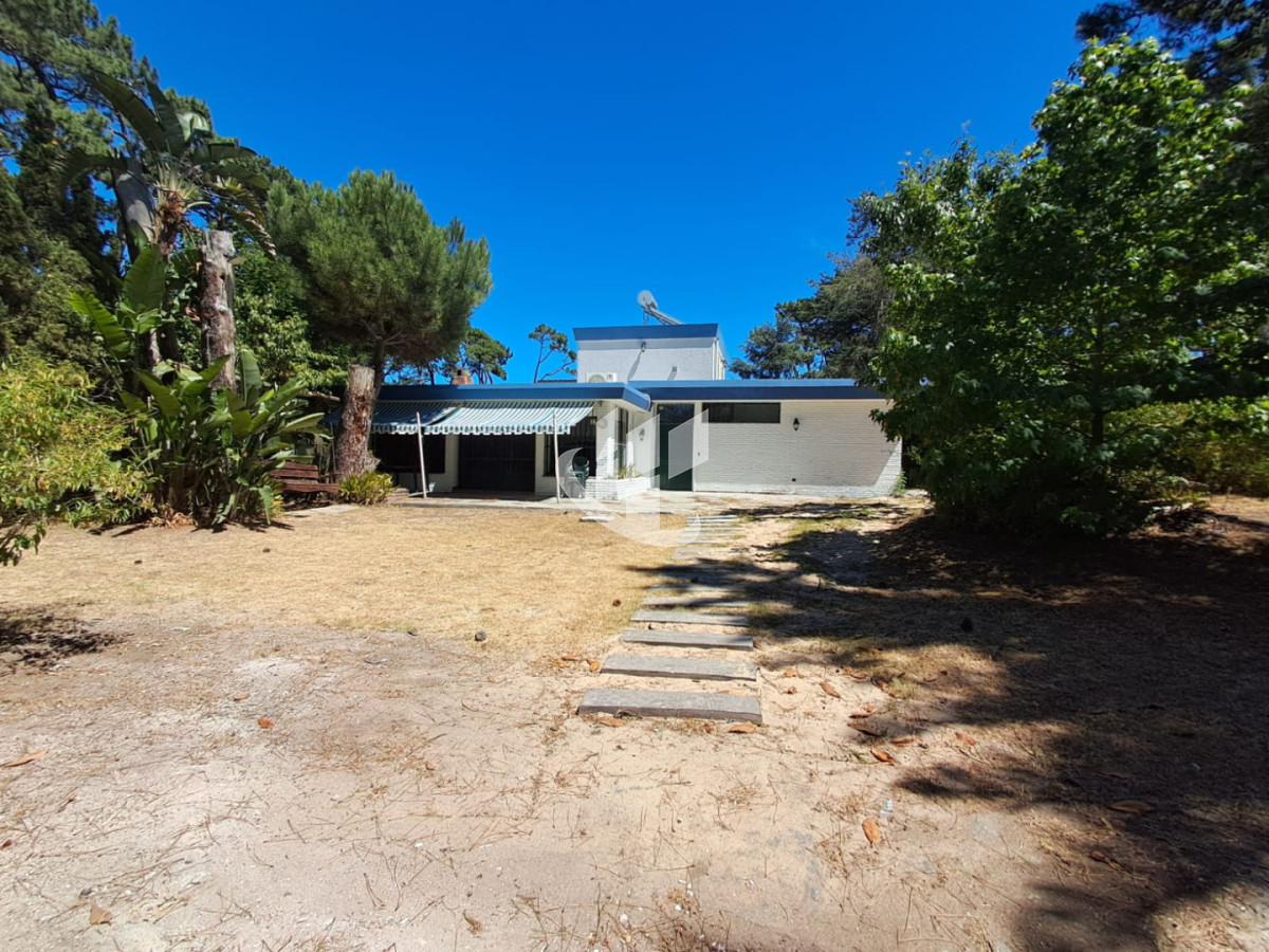 Casa ID.2406 - PUNTA DEL ESTE MANSA 5 DORMITORIOS 3 BAÑOS SE ALQUILA ENERO