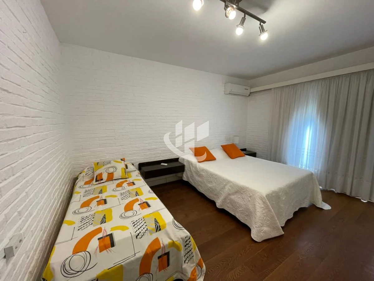 Casa ID.1918 - PUNTA DEL ESTE MANSA CASA 4 DORMITORIOS AMPLIO TERRENO EN VENTA