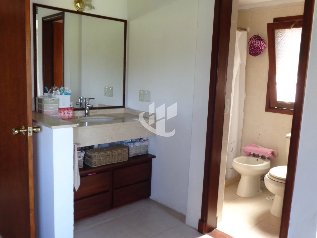 Casa ID.2109 - PUNTA DEL ESTE MARLY CASA DE 4 DORMITORIOS PISCINA EN ALQUILER TEMPORAL