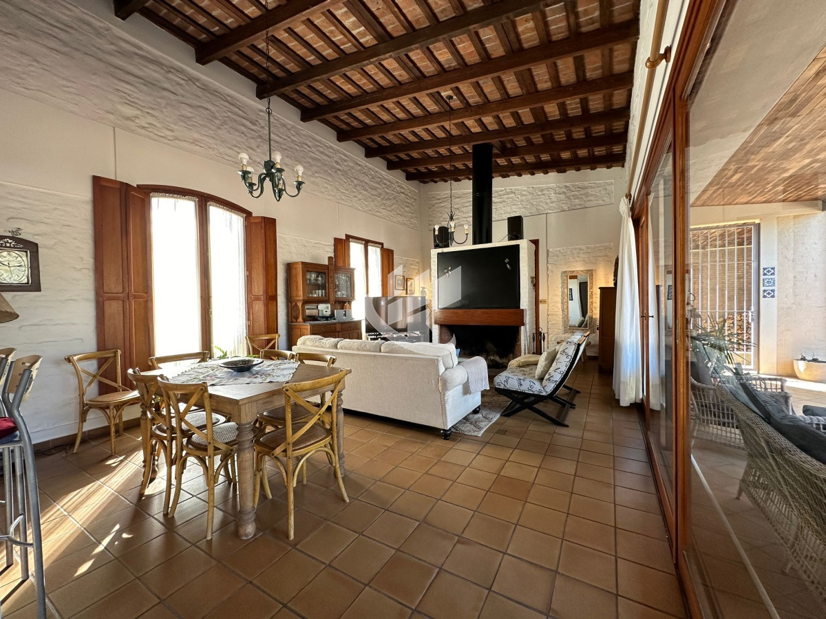 Casa ID.1419 - CASA CENTRICA EN MERCEDES LISTA PARA INGRESAR, CON 1.000 M2 DE TERRENO