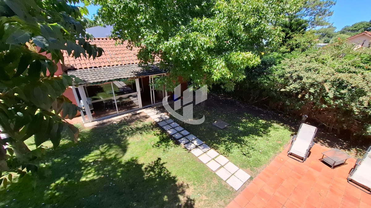 Casa ID.1609 - Casa en venta, 5 dormitorios y barbacoa cerrada. Tio Tom, Maldonado