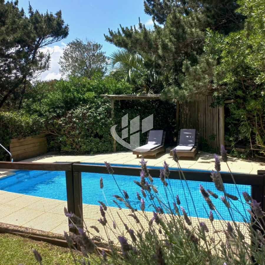 Casa ID.2538 - PUNTA DEL ESTE TIO TOM CASA DE 4 DORMITORIOS PISCINA HERMOSA VISTA !