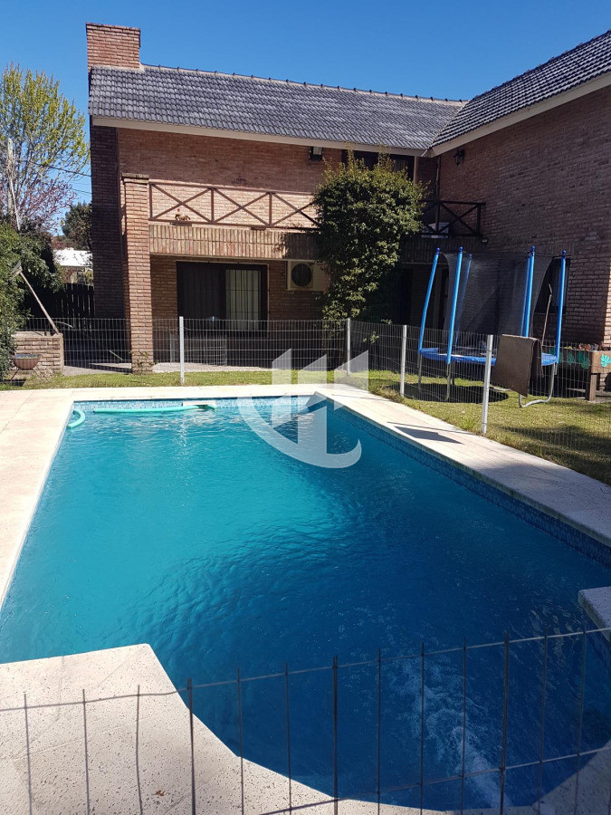 Casa ID.2223 - PUNTA DEL ESTE JARDINES DE CORDOBA CASA EN ALQUILER 3 DORMITORIOS PISCINA BARBACOA