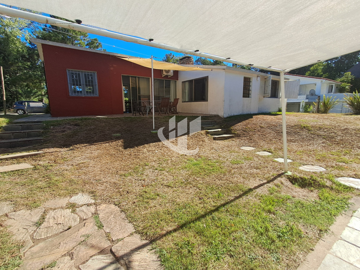 Casa ID.2470 - PUNTA DEL ESTE PINARES CASA DE 3 DORMITORIOS Y PARRILLERO EN VENTA
