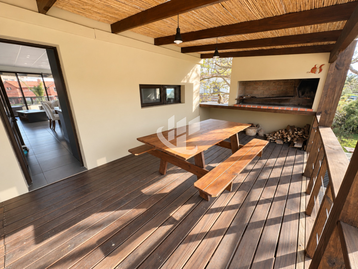 Casa ID.2920 - Casa en Pinares a 100 metros de Playa Mansa - Alquiler Temporada 2027