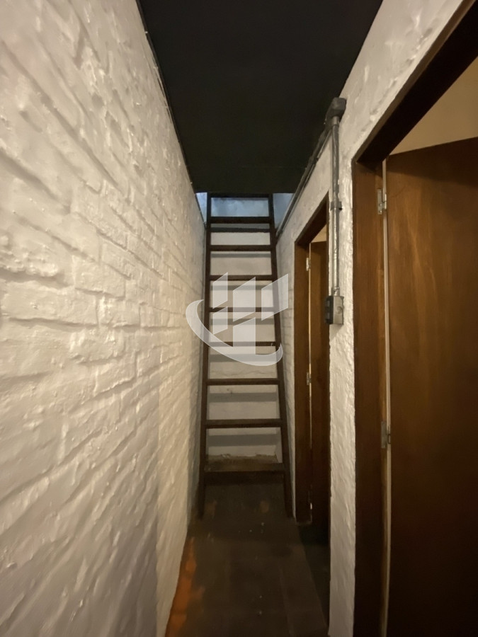 Casa ID.1022 - Venta casa con local al frente ideal para empresa 