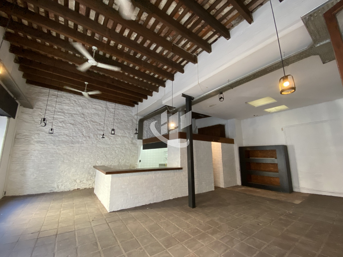 Casa ID.1022 - Venta casa con local al frente ideal para empresa 