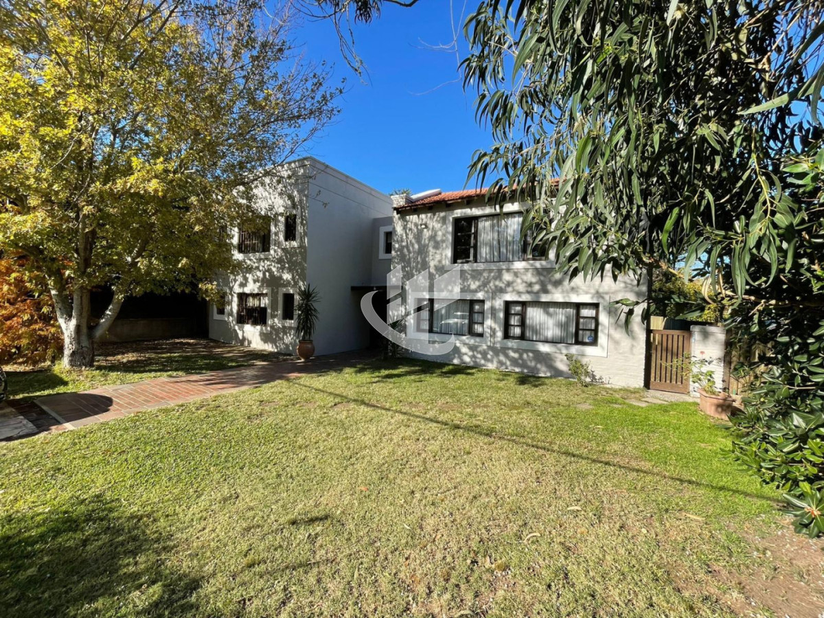 Casa ID.2501 - PUNTA DEL ESTE BARRIO MARLY 4 DORMITORIOS PISCINA ALQUILER ANUAL Y TEMPORADA