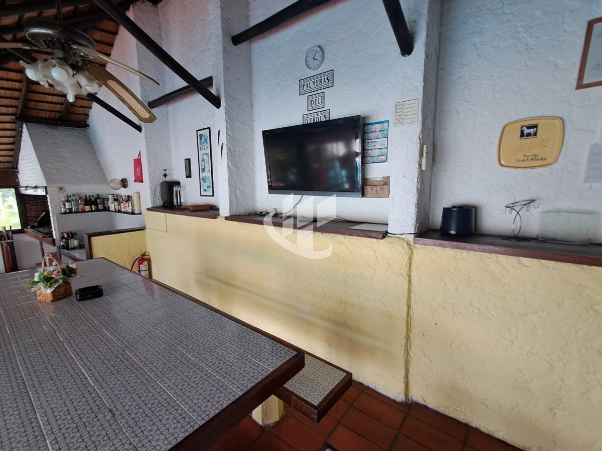 Casa ID.2532 - PUNTA DEL ESTE LAS DELICIAS GRAN CASA DE 5 DORMITORIOS PISCINA CANCHA DE PADLE EN VENTA