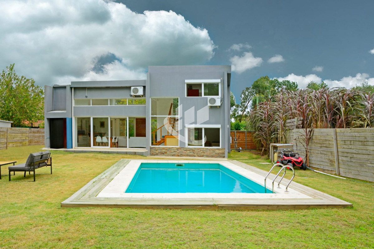 Casa ID.2444 - PUNTA DEL ESTE MARLY CASA DE 3 DORMITORIOS Y 3 BAÑOS PISCINA CLIMATIZADA