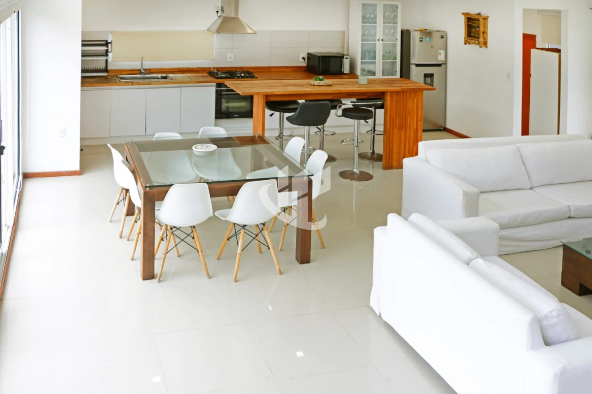 Casa ID.2444 - PUNTA DEL ESTE MARLY CASA DE 3 DORMITORIOS Y 3 BAÑOS PISCINA CLIMATIZADA