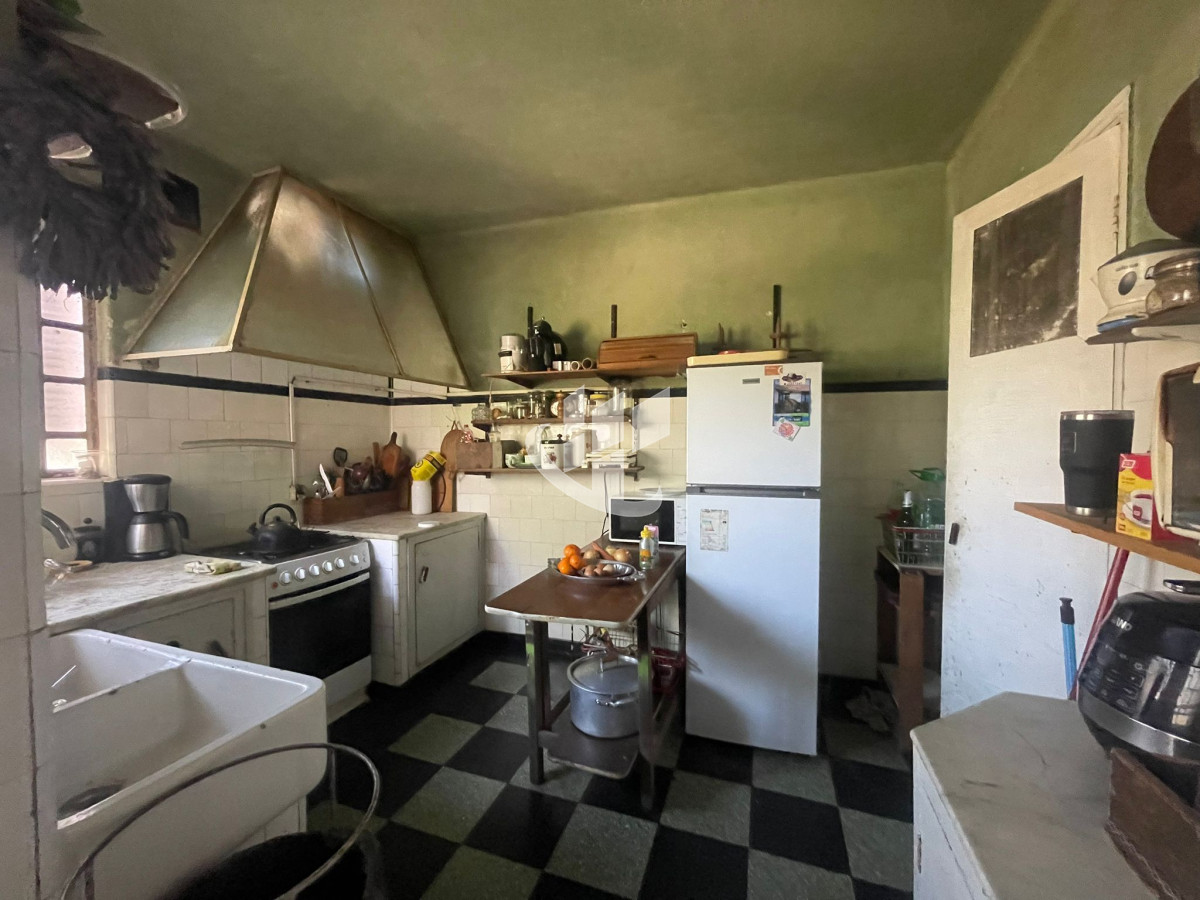 Casa ID.944 - EXCEPCIONAL ESQUINA CON 81 M2 DE FRENTE
