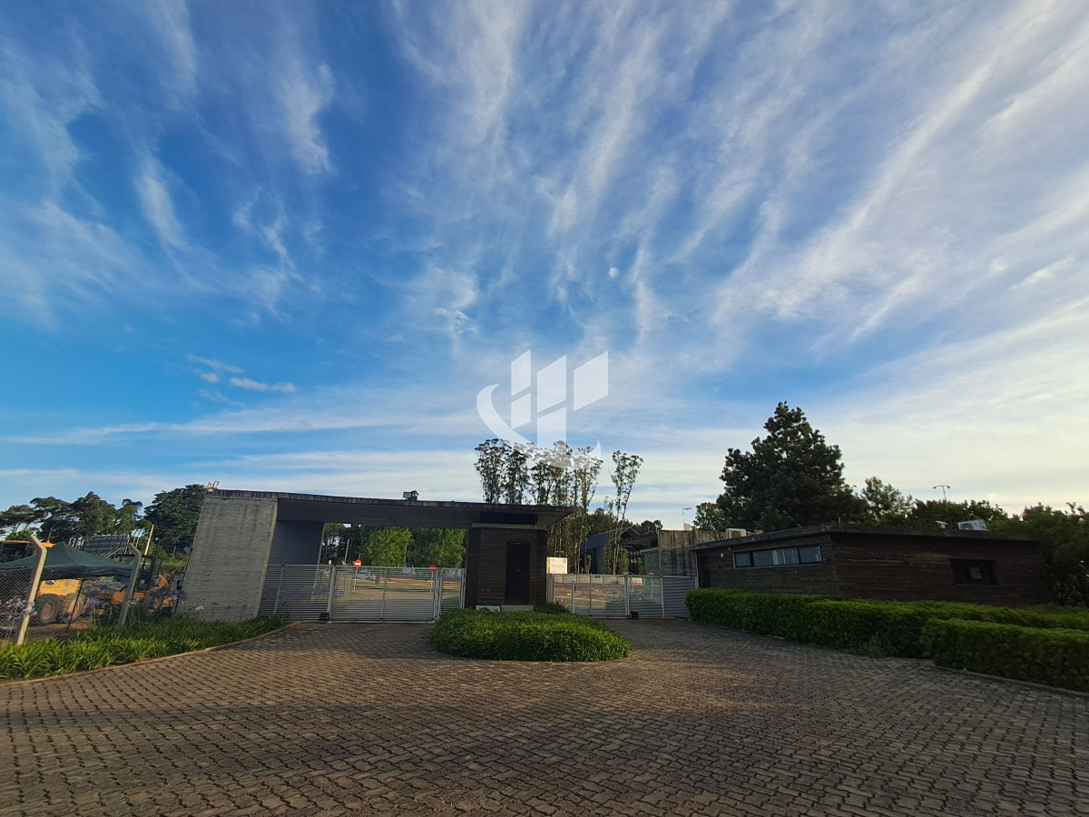 Casa ID.1592 - PUNTA DEL ESTE BARRIO CERRADO A MINUTOS DE LA PENINSULA Y DE LA BARRA