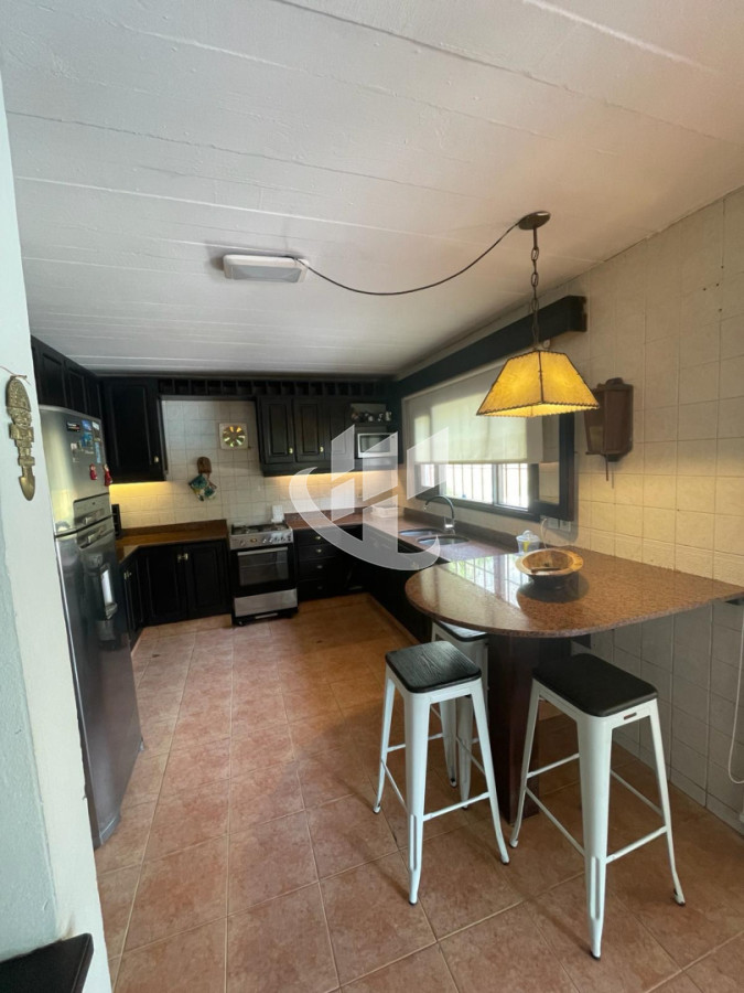 Casa ID.2501 - PUNTA DEL ESTE BARRIO MARLY 4 DORMITORIOS PISCINA ALQUILER ANUAL Y TEMPORADA