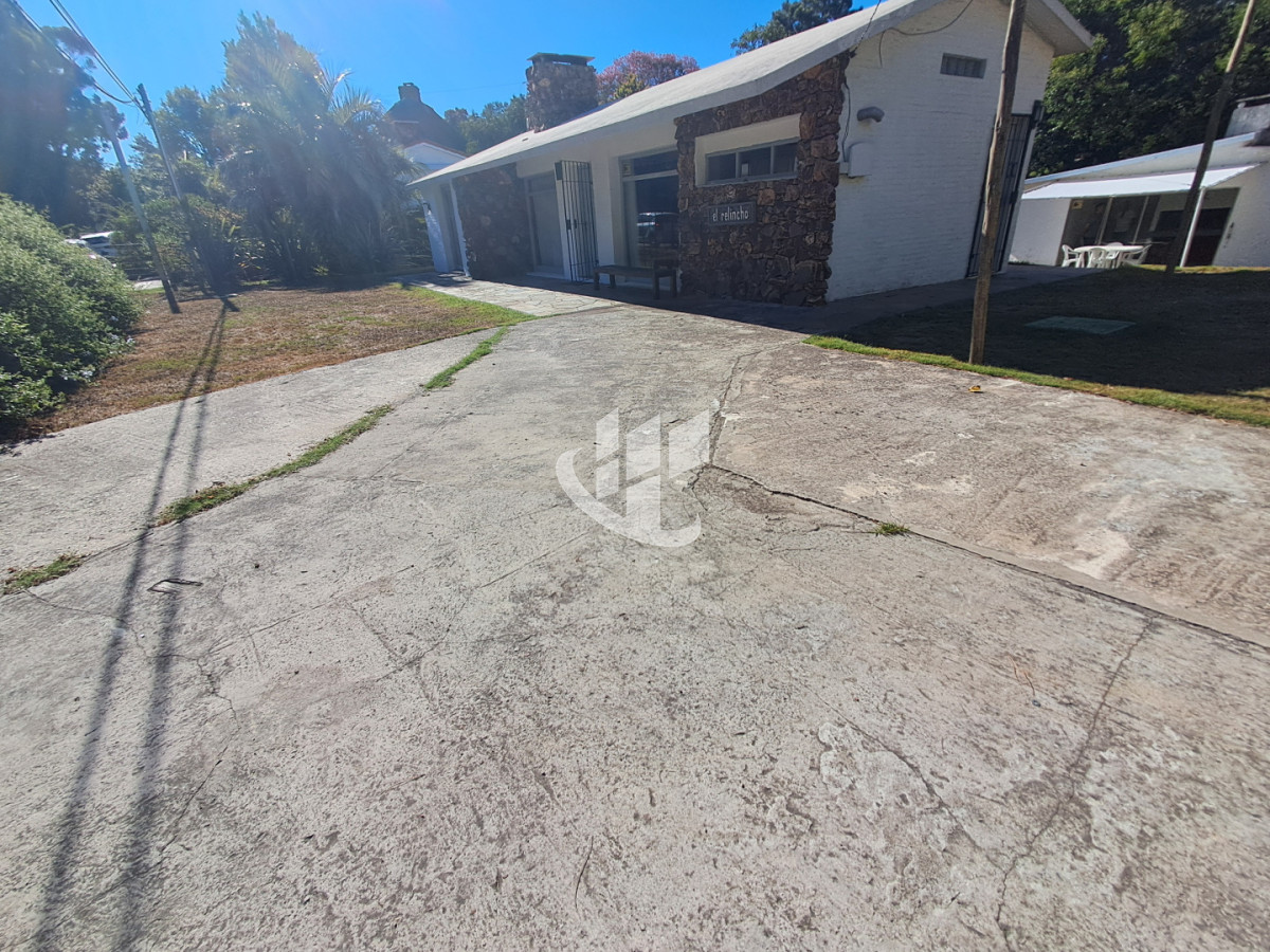 Casa ID.2470 - PUNTA DEL ESTE PINARES CASA DE 3 DORMITORIOS Y PARRILLERO EN VENTA