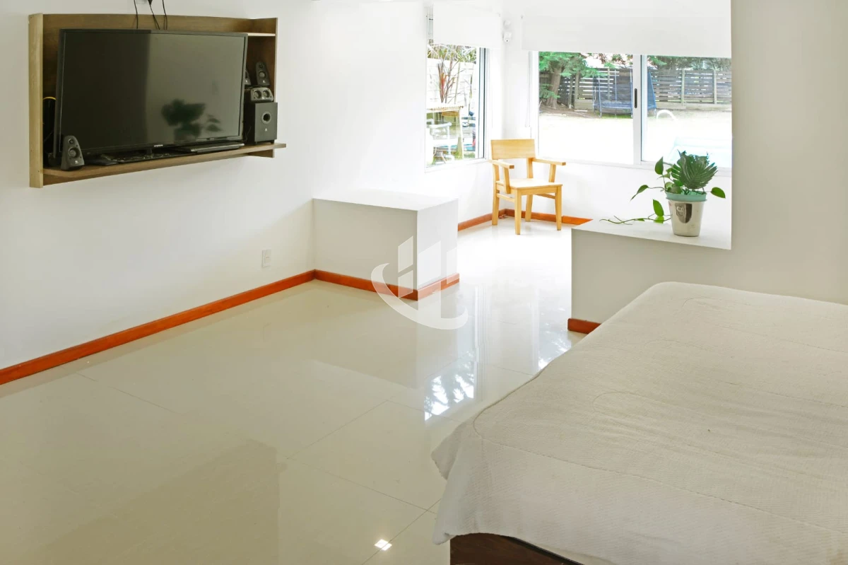 Casa ID.2444 - PUNTA DEL ESTE MARLY CASA DE 3 DORMITORIOS Y 3 BAÑOS PISCINA CLIMATIZADA