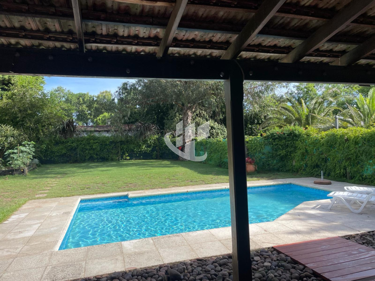 Casa ID.2501 - PUNTA DEL ESTE BARRIO MARLY 4 DORMITORIOS PISCINA ALQUILER ANUAL Y TEMPORADA