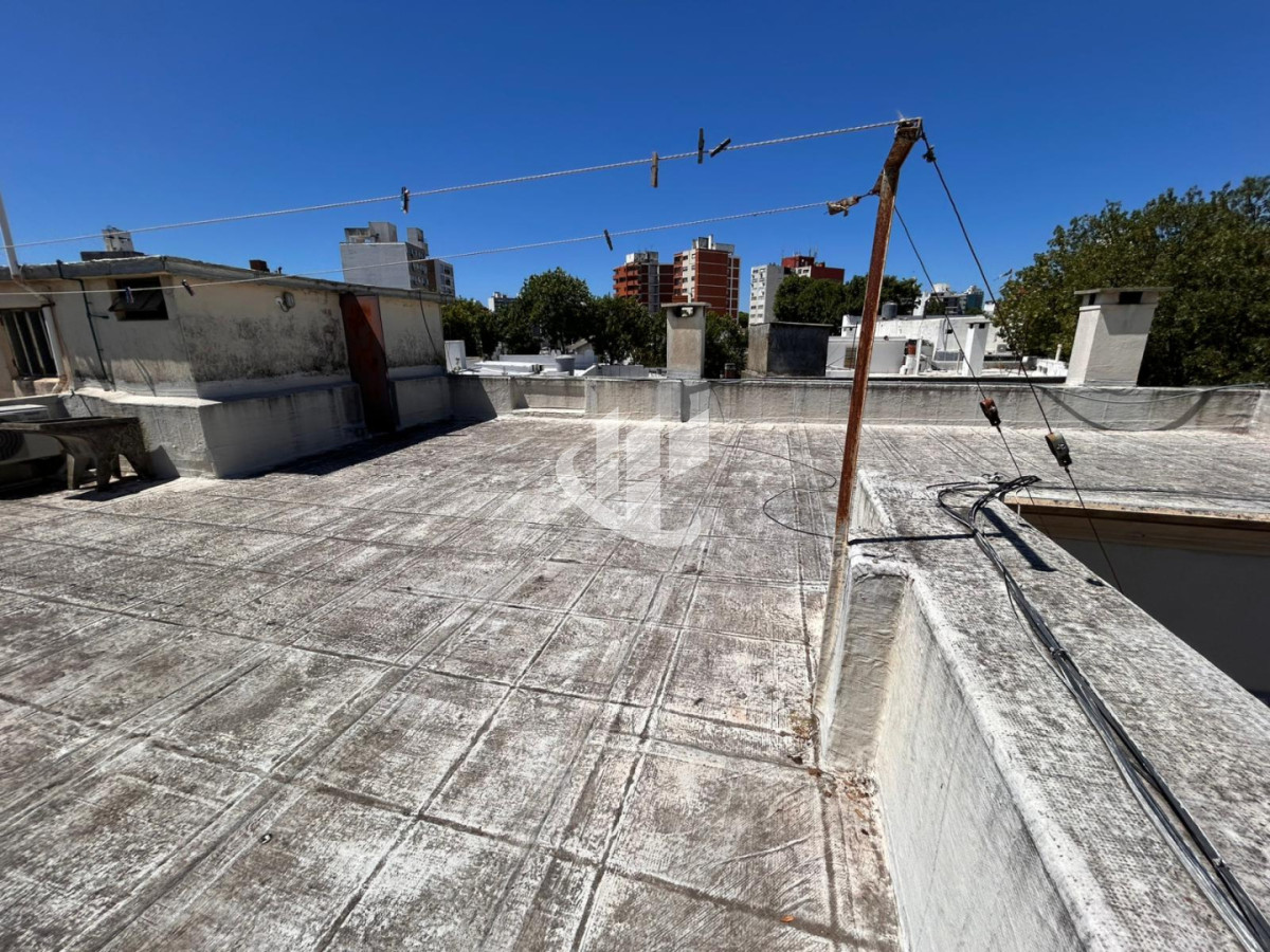 Casa ID.2460 - Casa 3 Dorm. En Venta en Pocitos con Garaje, Patio, Barbacoa y Azotea