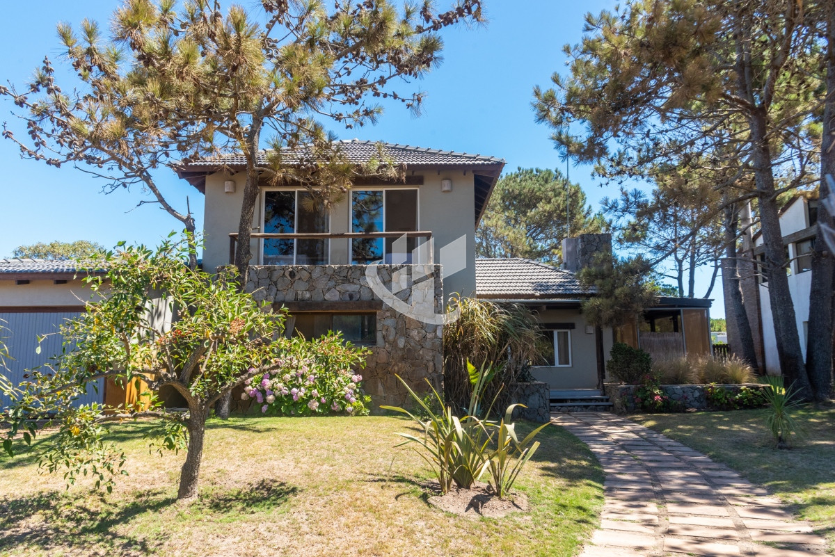 Casa ID.655 - Venta, casa, 4 dormitorios, Arenas de Jose Ignacio.
