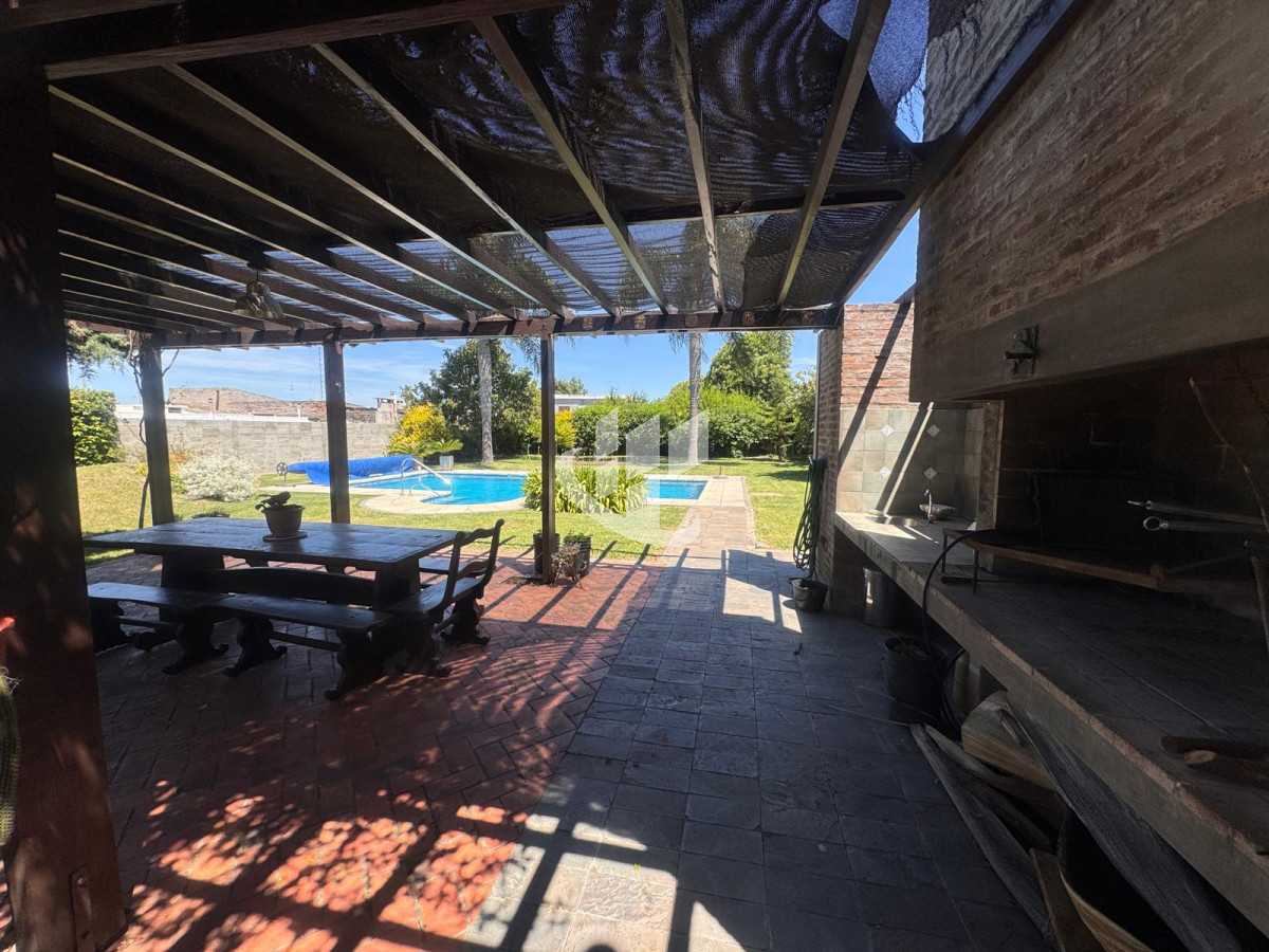 Casa ID.1419 - CASA CENTRICA EN MERCEDES LISTA PARA INGRESAR, CON 1.000 M2 DE TERRENO