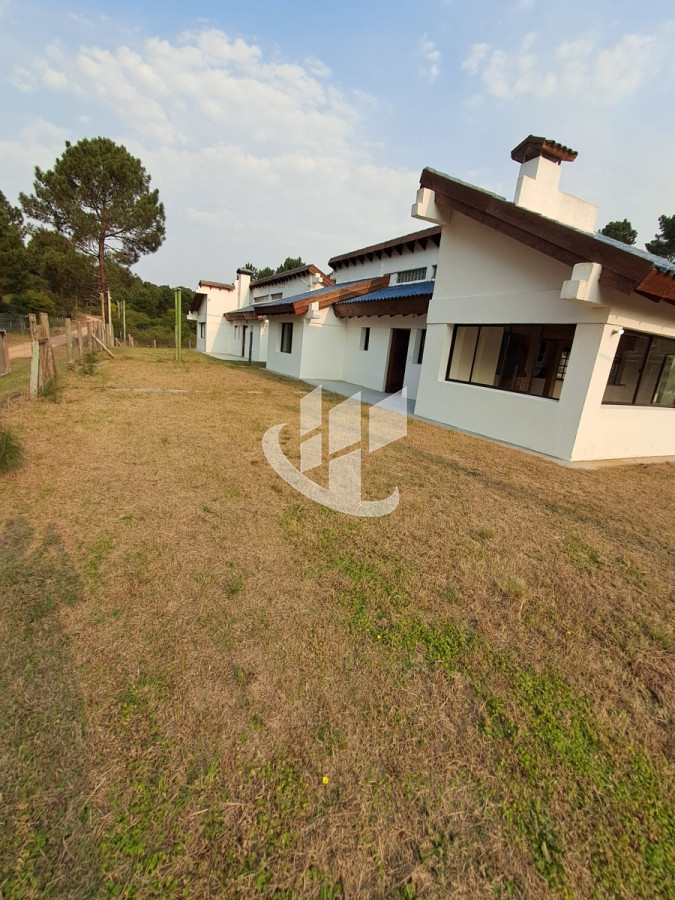 Casa ID.1349 - PUNTA BALLENA CLUB DEL LAGO CASA 3 DORMITORIOS CON PARRILLERO TECHADO VENTA