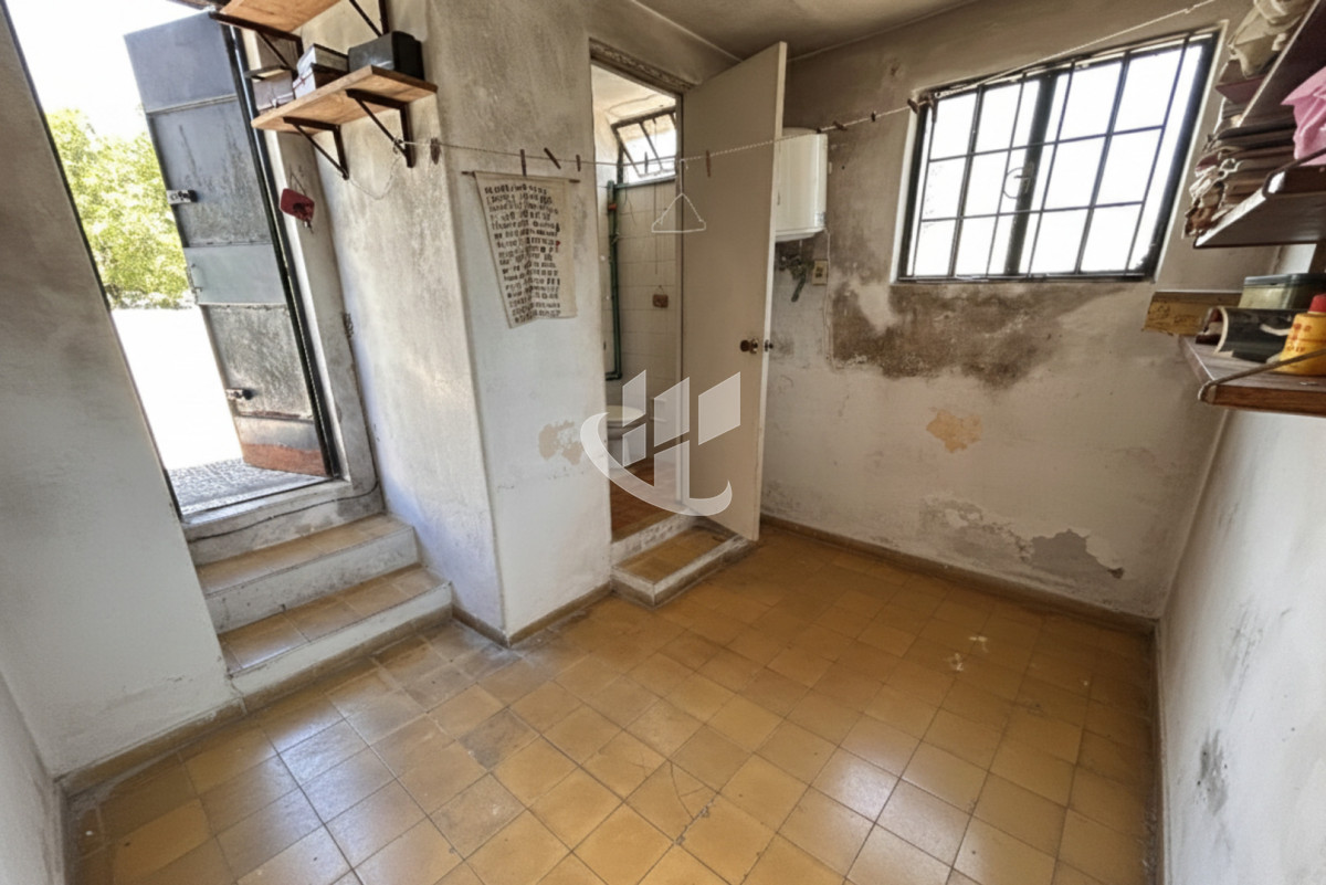 Casa ID.2460 - Casa 3 Dorm. En Venta en Pocitos con Garaje, Patio, Barbacoa y Azotea