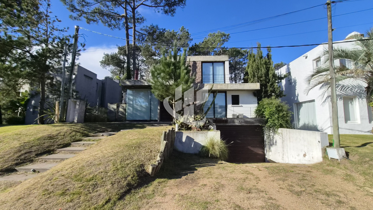 Casa ID.2617 - Casa en Alquiler Anual, 4 dormitorios en suite, Montoya, La Barra